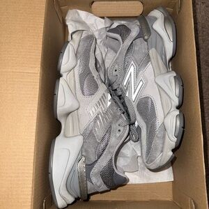 New Balance Grey 9060 Men 4.5, women’s 6